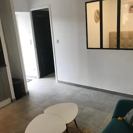 Superbe Entierement Refait A Neuf Apartment *